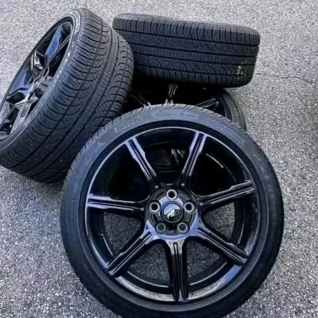 Ford Mustang GT Black Accent Wheels - Image 3