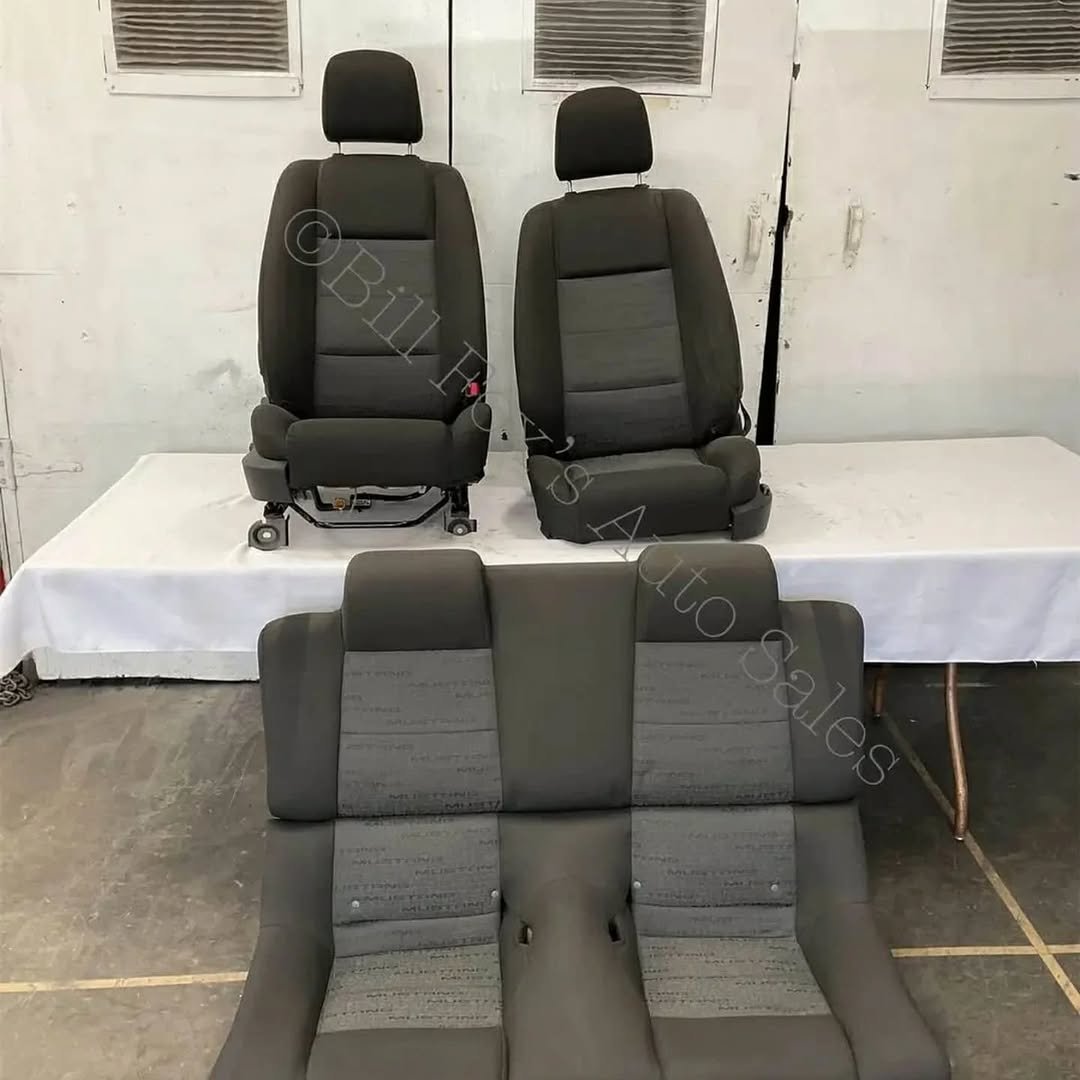 2007 Ford Mustang V6 Charcoal Cloth Seat Set