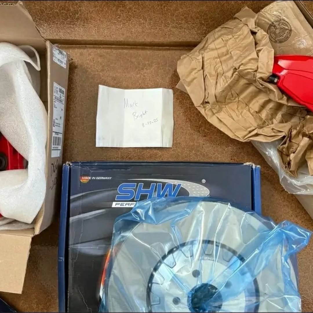 Ford Mustang GT350R Front Calipers and Rotors Set