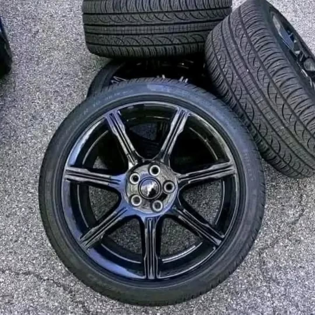 Ford Mustang GT Black Accent Wheels - Image 2