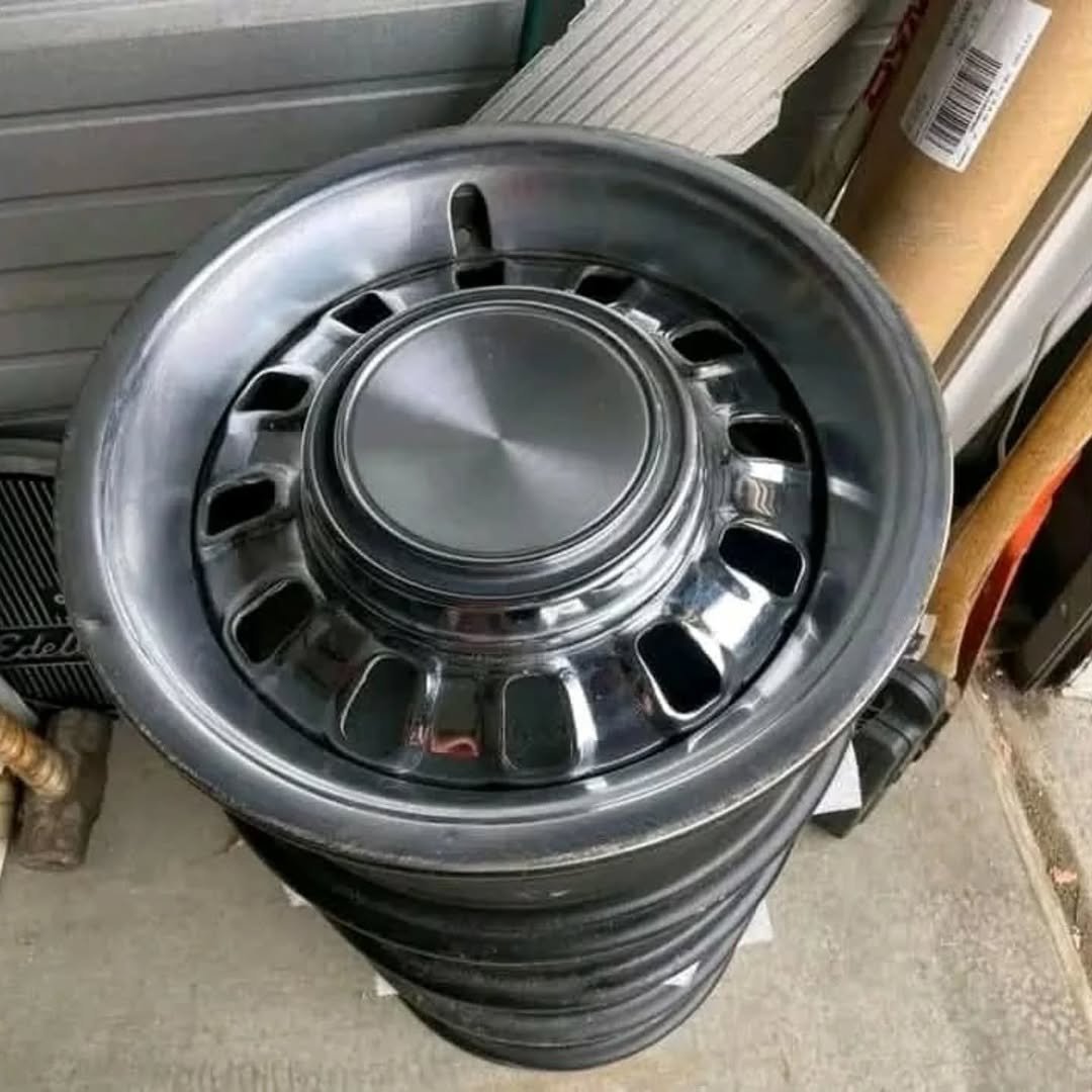 1969 Ford Mustang Mach 1 GT Wheels with Caps and Rings - Image 4