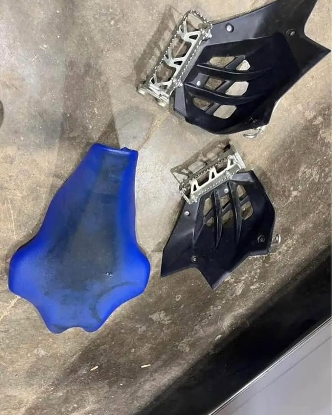 2018 Yamaha YFZ450 Part Out - Stock Muffler, Performance Muffler, Seat, and Foot Pegs - Image 4