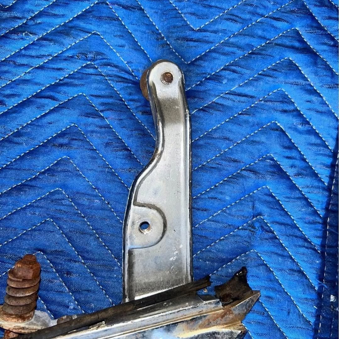 1967-1968 Ford Mustang Vent Window Assembly Pair OEM - Image 4