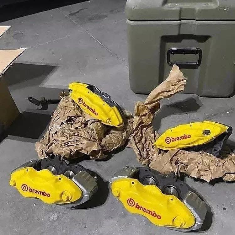 Ford Mustang Brembo Brake Kit with Calipers and Rotors - Image 4