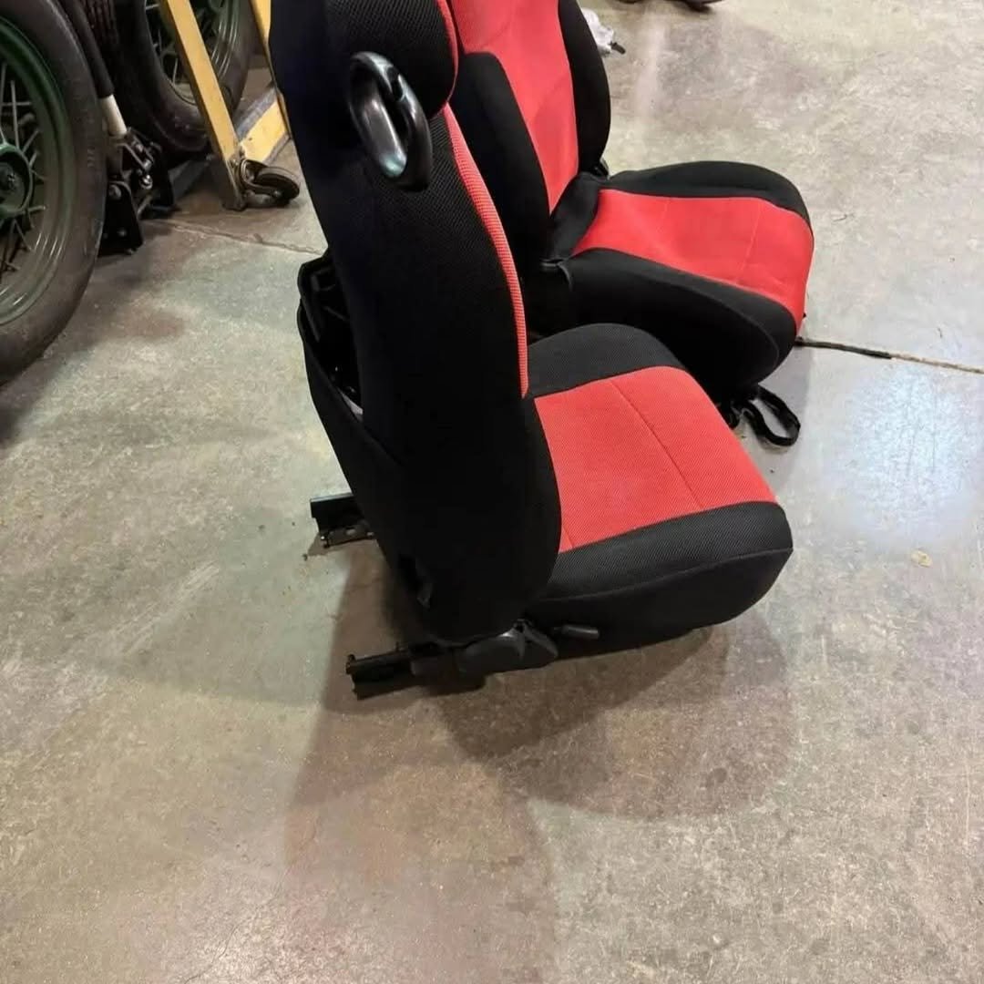 Ford Mustang 01-04 Power Seats Set of Two - Image 3