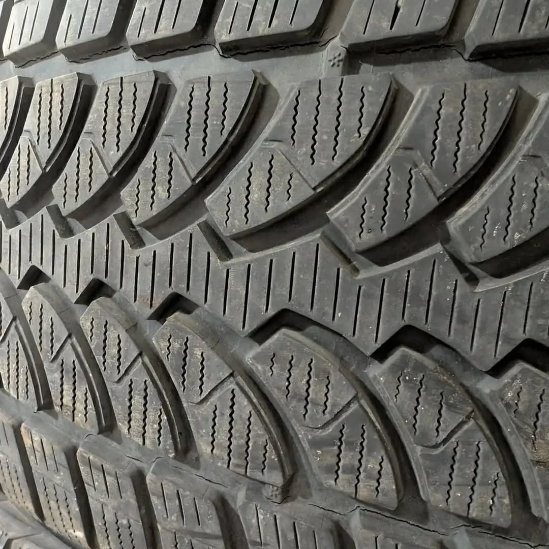 Used Staggered Tires for Ford Mustang - Image 4