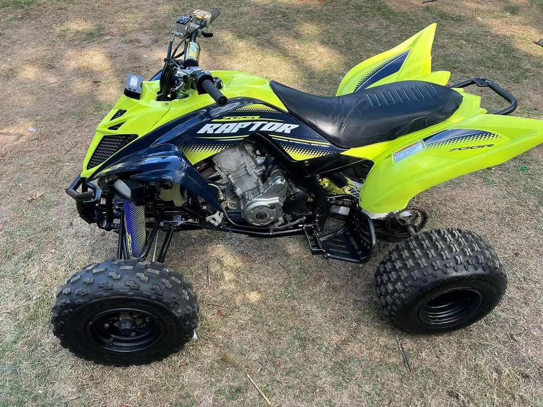 Yamaha Raptor 700 Custom Graphics Kit - Black White Blue - Image 2