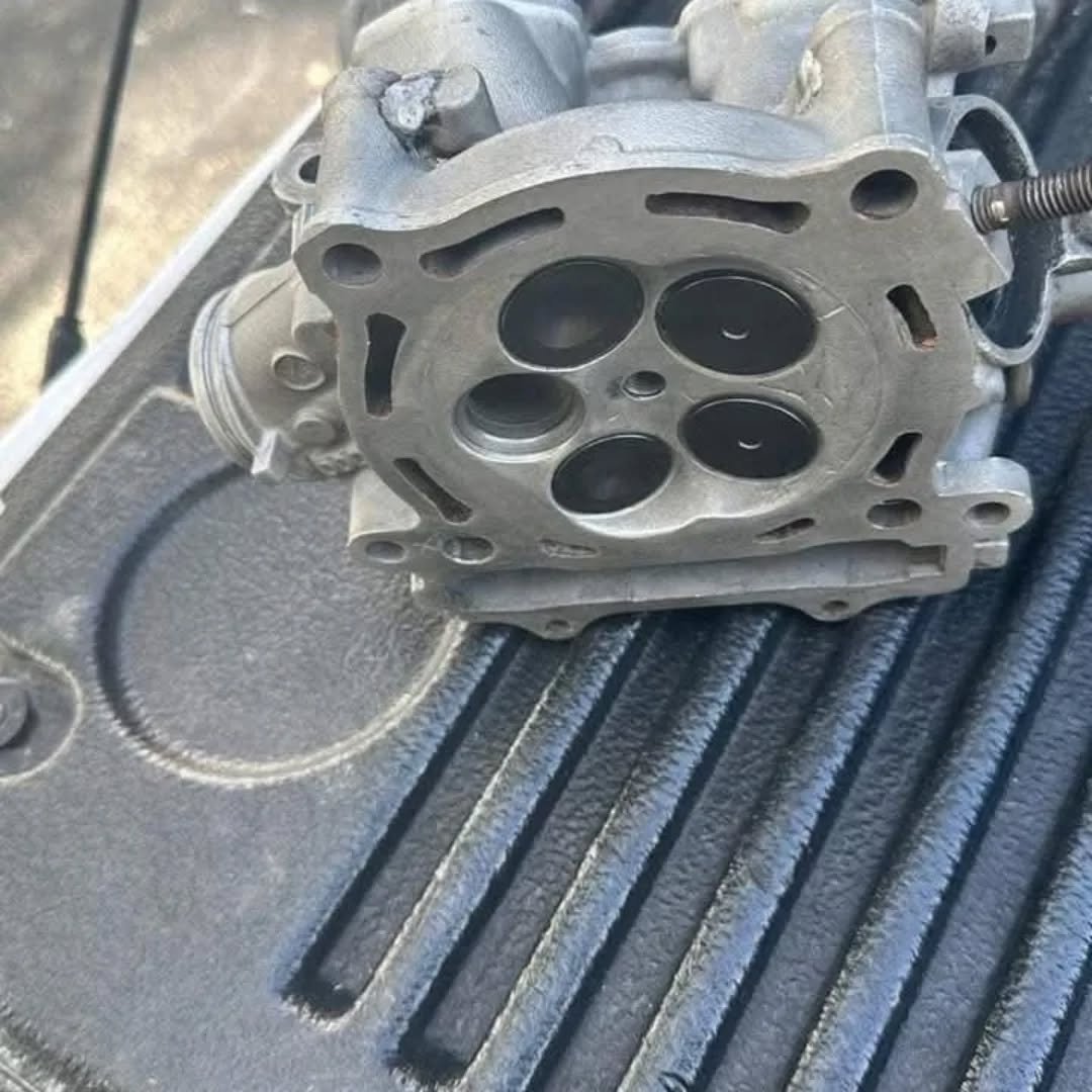 2006 Yamaha YFZ450 Cylinder Head with Valves, Springs, and Caps - Image 2