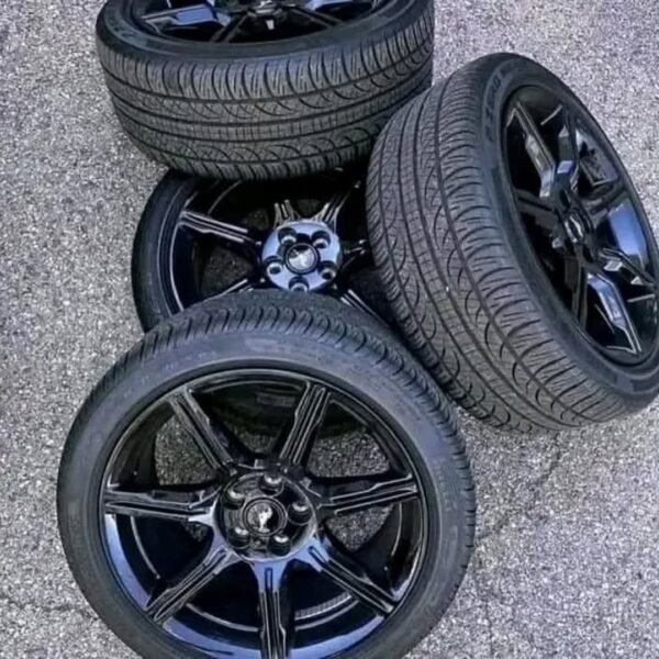Ford Mustang GT Black Accent Wheels