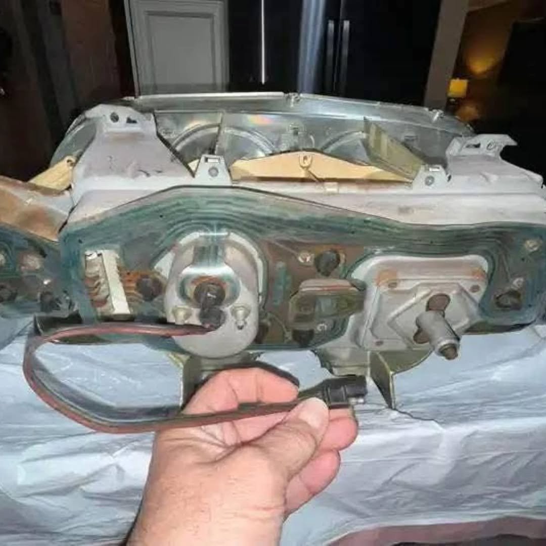 Ford Mustang Used Deluxe Wood Grain Tach Dash Gauge Cluster - Image 5