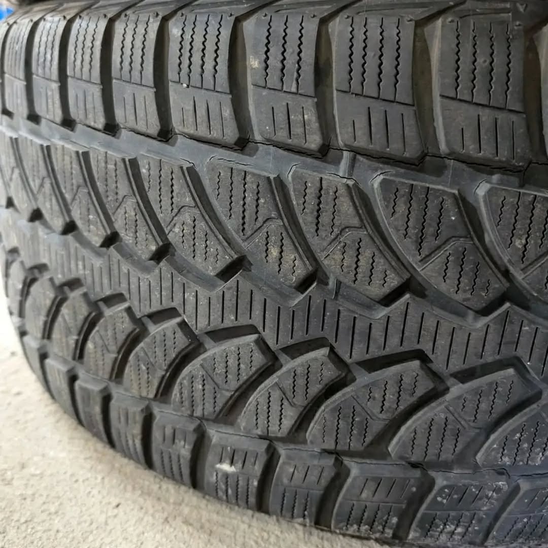 Used Staggered Tires for Ford Mustang - Image 3