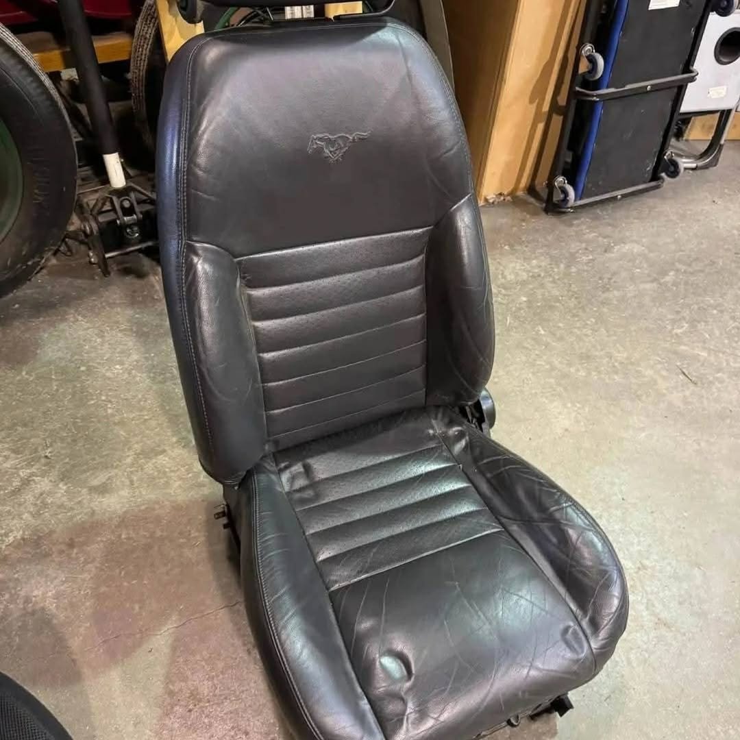 Ford Mustang 01-04 Power Seats Set of Two - Image 5