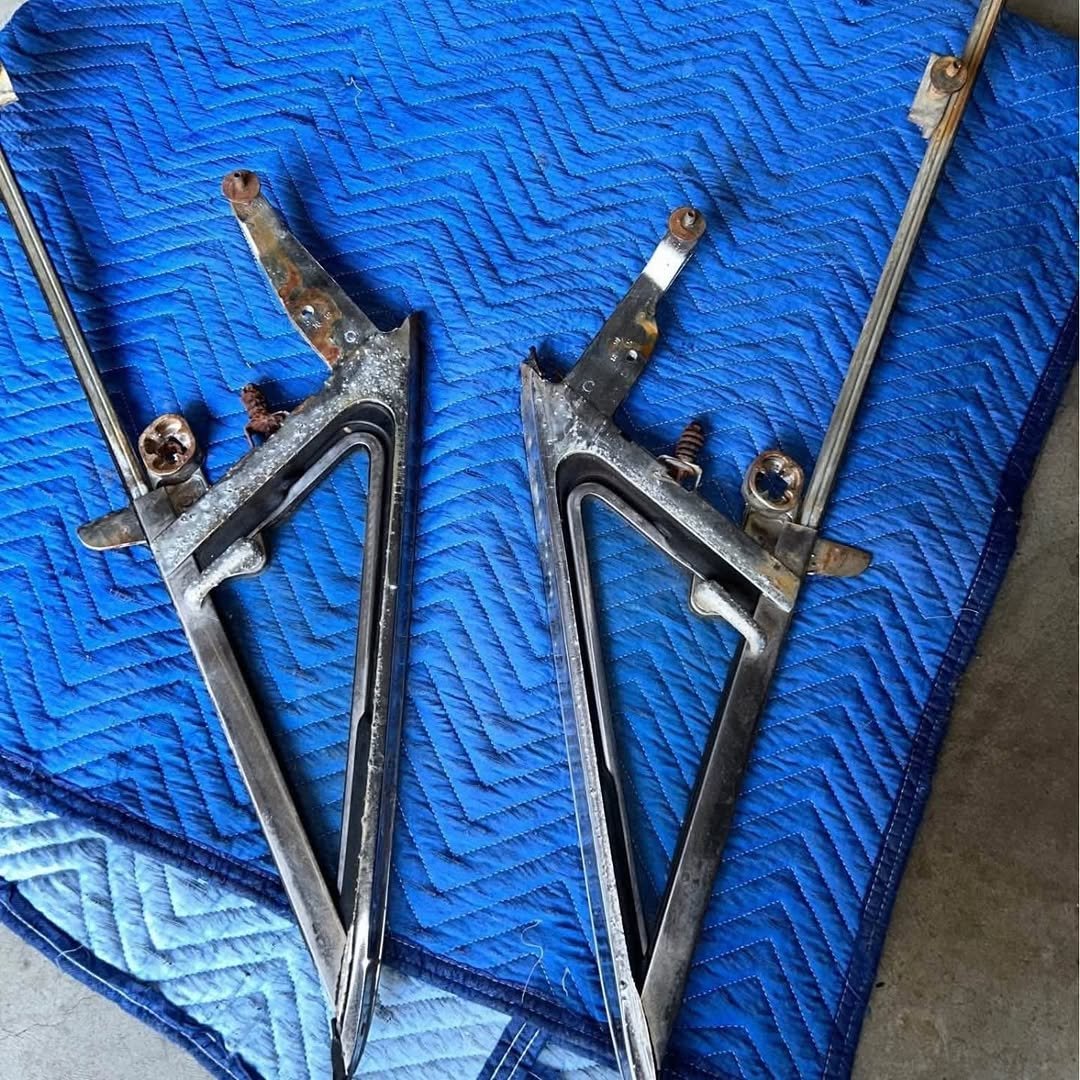 1967-1968 Ford Mustang Vent Window Assembly Pair OEM