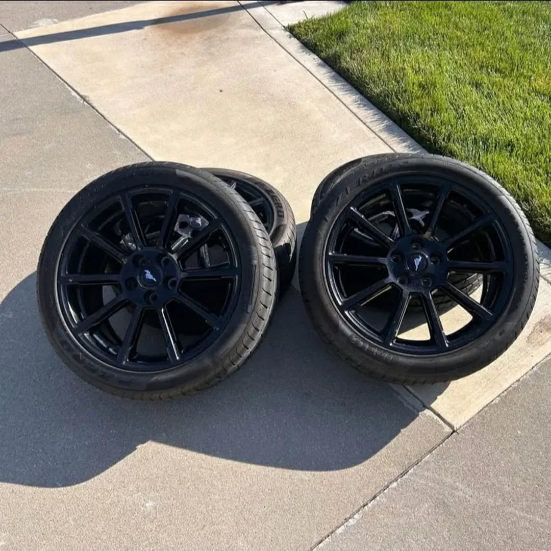 Ford Mustang Wheels with Pirelli PZero Tires