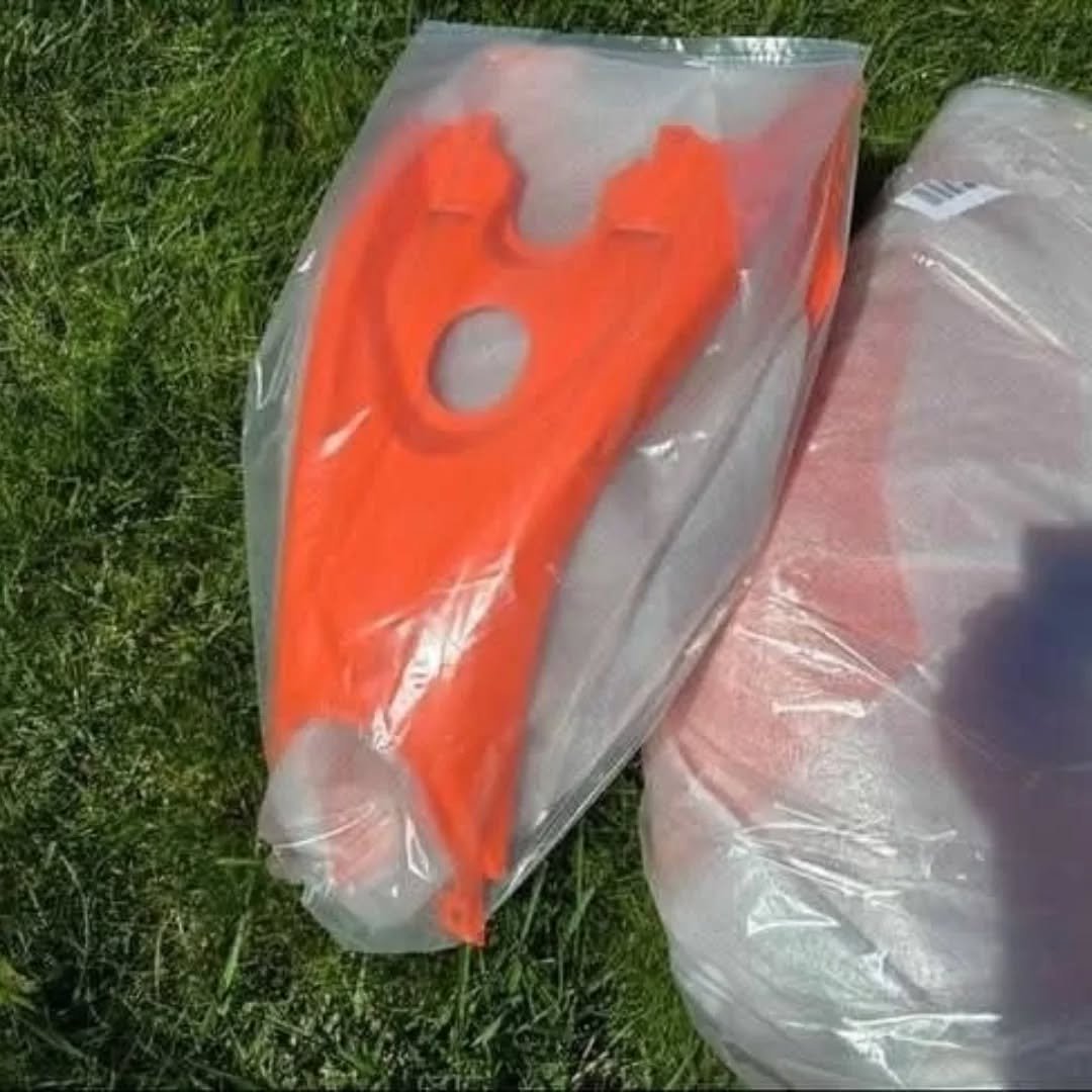 Yamaha Raptor 700 Full Set Orange Fenders with Graphics (2013-2023) - Image 2