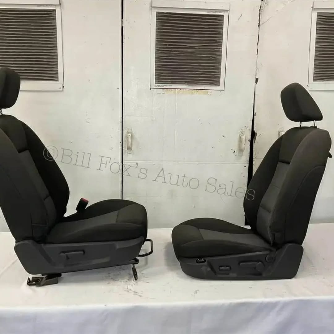 2007 Ford Mustang V6 Charcoal Cloth Seat Set - Image 3