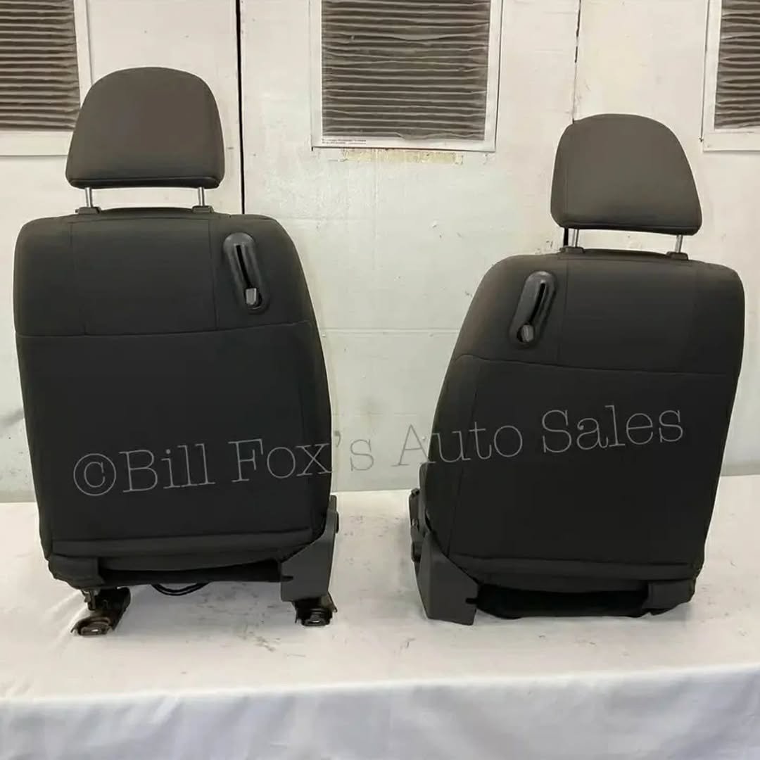 2007 Ford Mustang V6 Charcoal Cloth Seat Set - Image 4